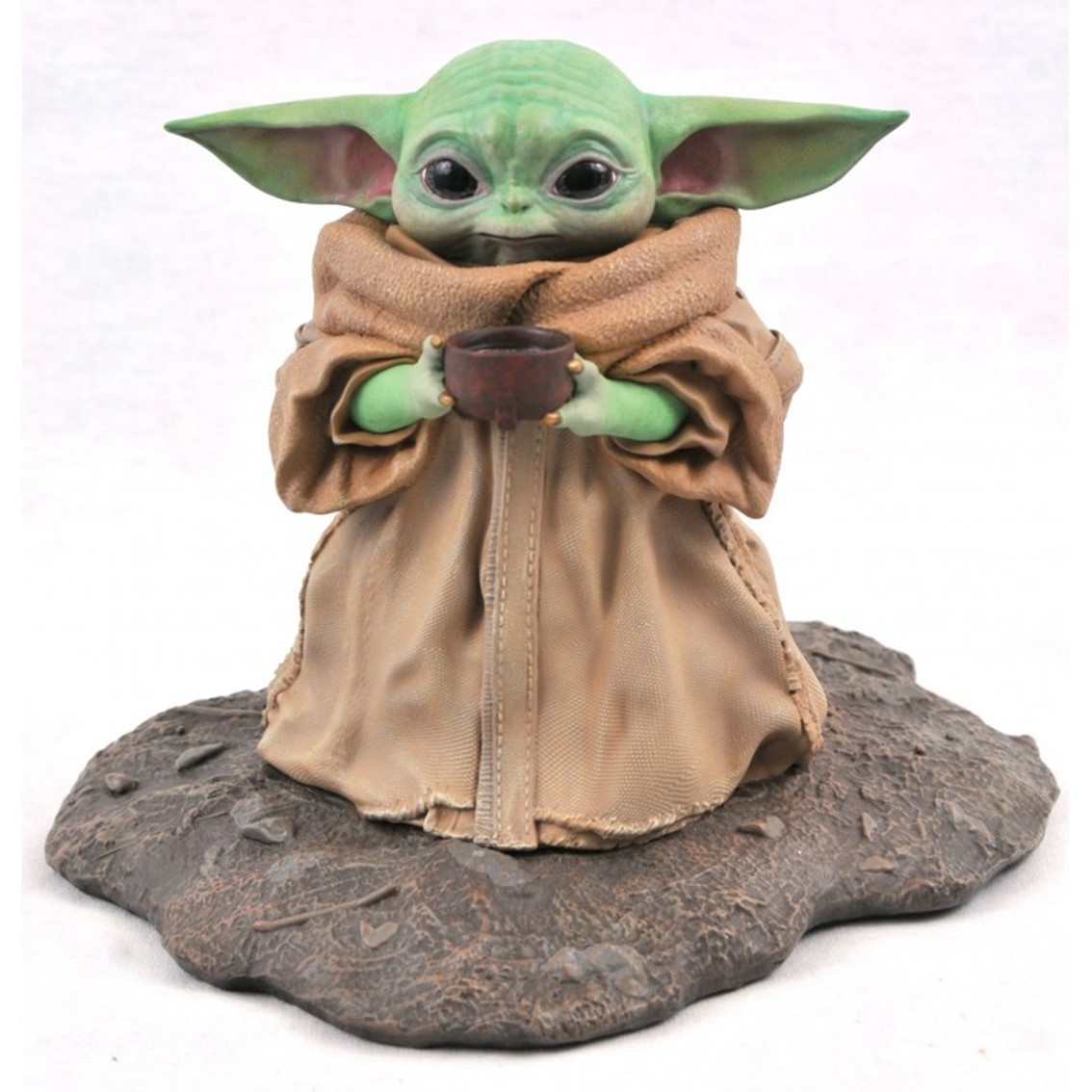 FIGURA DIAMOND COLLECTION STAR WARS THE MANDALORIAN THE CHILD CON SOPA RESINA 20 CM MILESTONES 1/2 SCALE