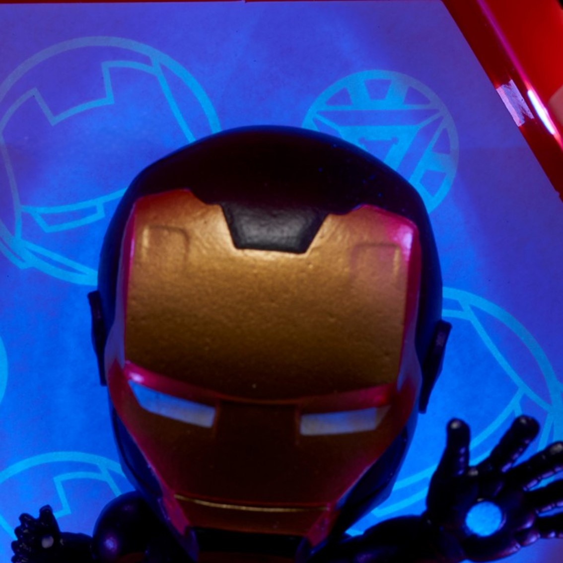 FIGURA WOW! POD MARVEL IRON MAN (BLACK & GOLD ARMOUR)