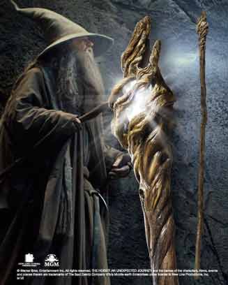 REPLICA THE NOBLE COLLECTION EL HOBBIT VARA DE GANDALF CON LUZ 185 CM