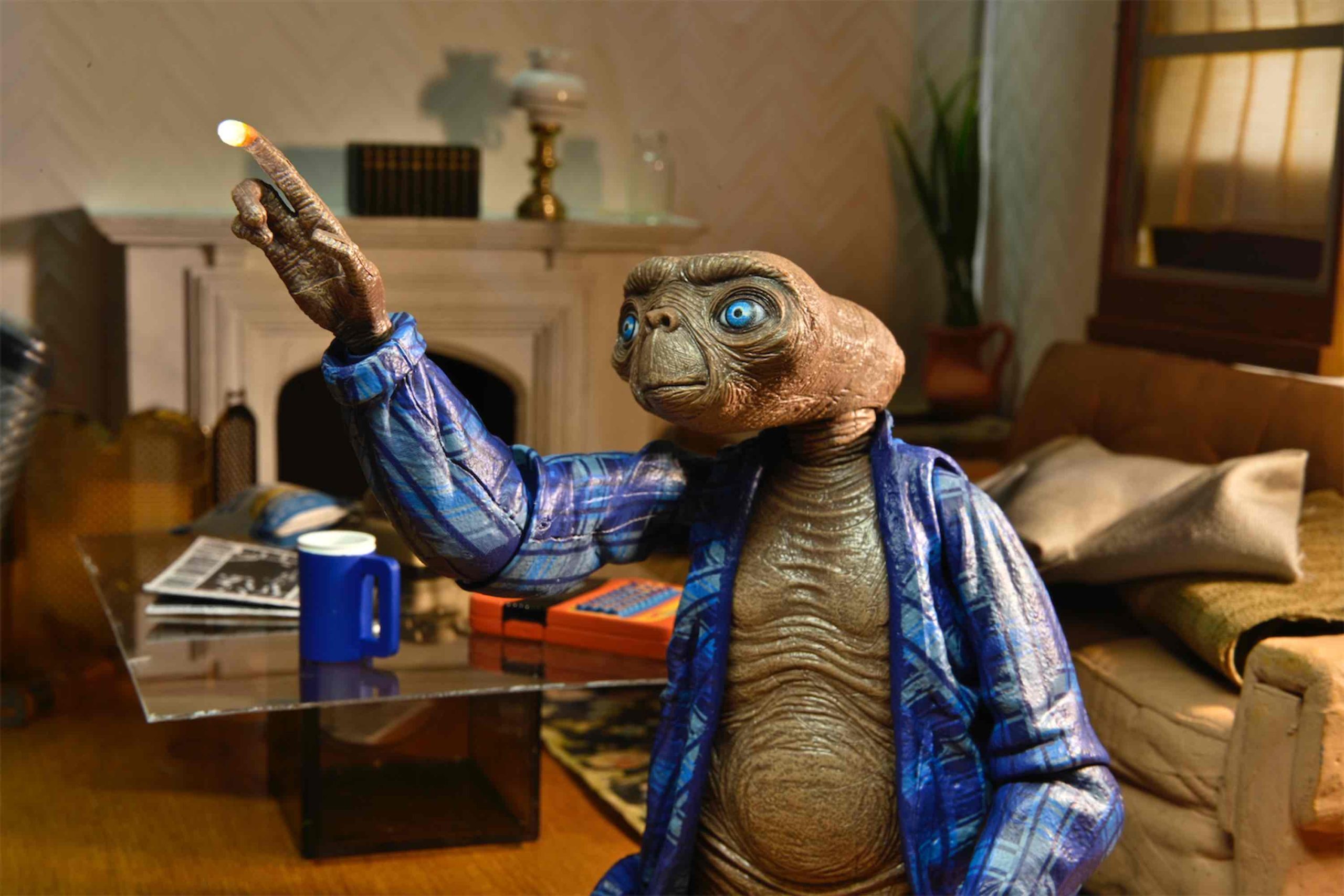 FIGURA NECA E.T. ULTIMATE TELEPATHIC ET 40 ANIVERSARIO EL EXTRATERRESTRE