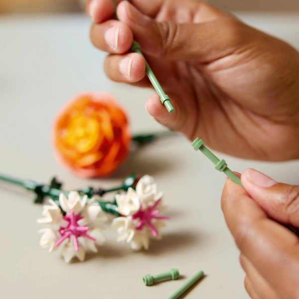 LEGO RAMO DE FLORES FANTASÍA EN ROSA
