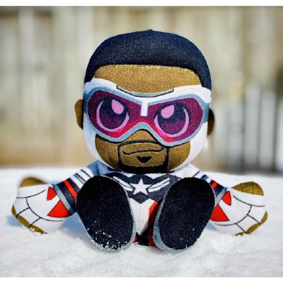 PELUCHE UNCANNY BRANDS MARVEL SAM WILSON CAPITAN AMERICA