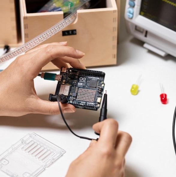 PLACA ARDUINO UNO R4 WIFI