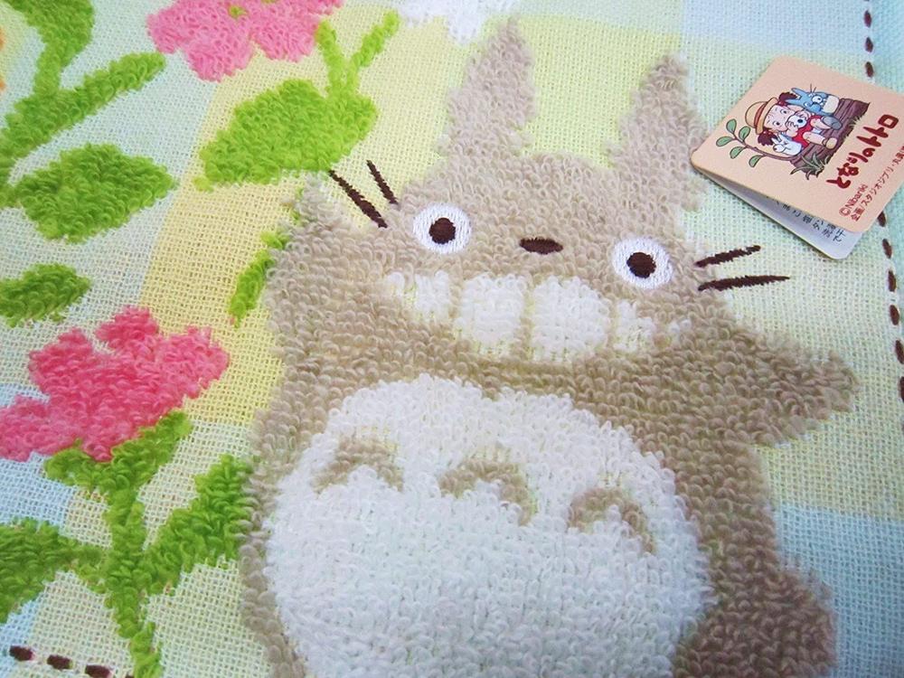 MINI TOALLA TOTORO GRIS JARDIN DE FLORES 25X25 CM MI VECINO TOTORO