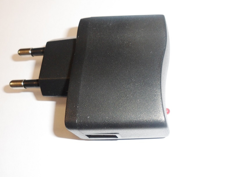 ADAPTADOR DE CORRIENTE CARGADOR DC 5.0V 500 MA - AC 100-240V PHOENIX