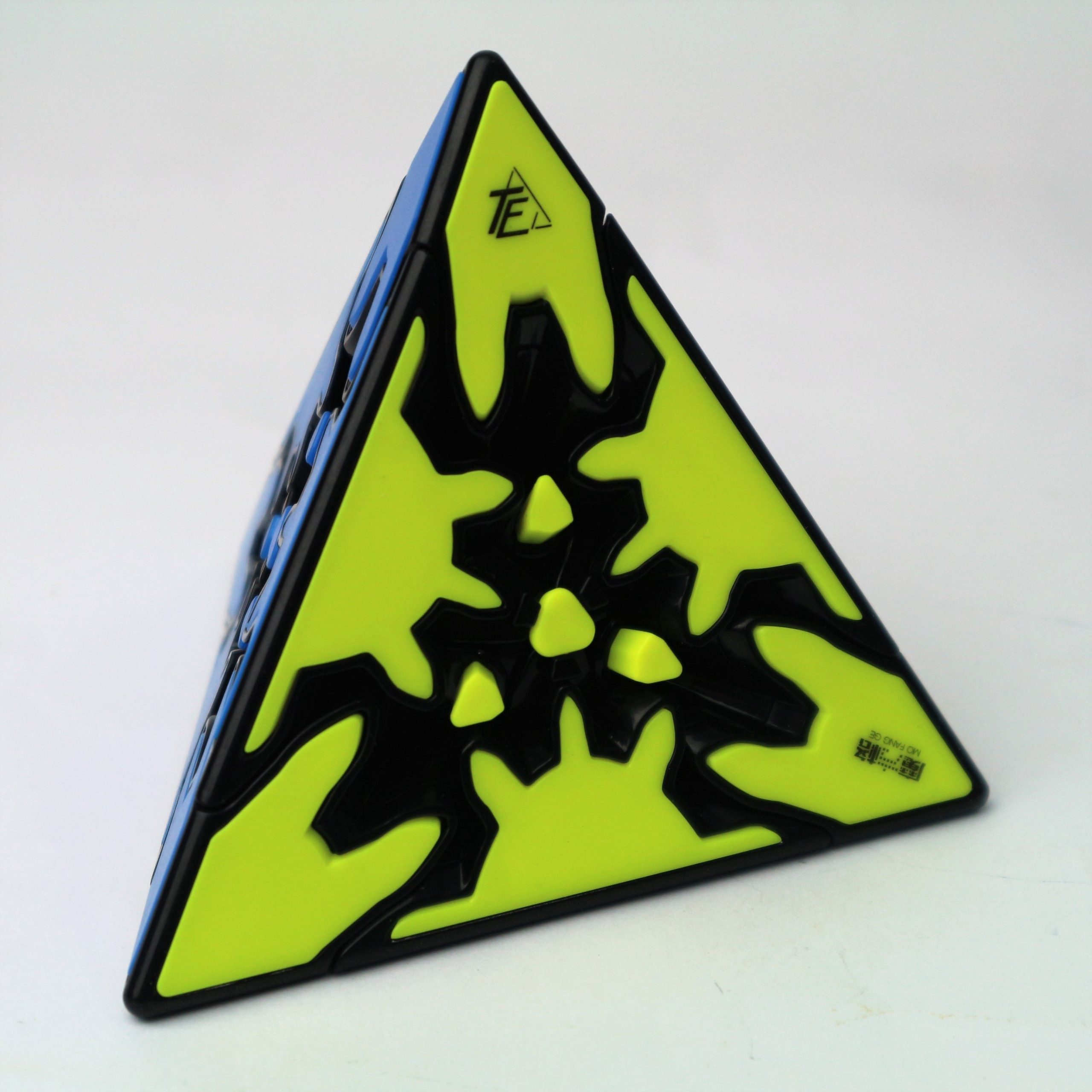 CUBO DE RUBIK QIYI GEAR PYRAMINX BORDE NEGROS