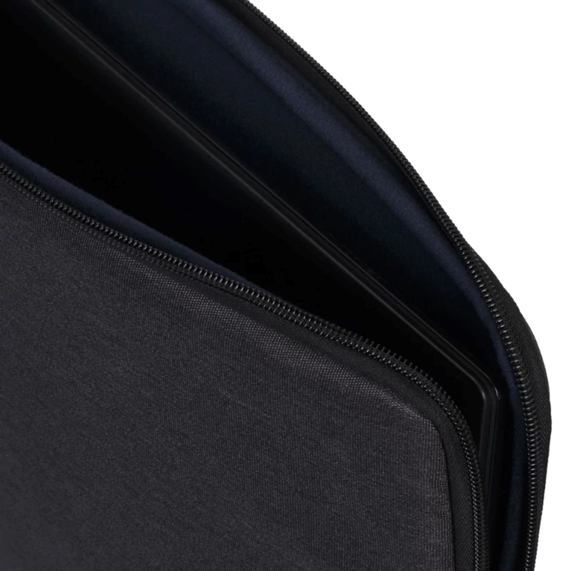 FUNDA RIVACASE 7704 SUZUKA PARA PORTATIL 14" NEGRO