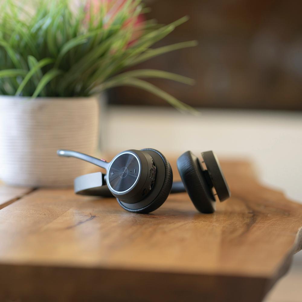Auriculares Poly Voyager 4320 USB-C + BT700 dongle