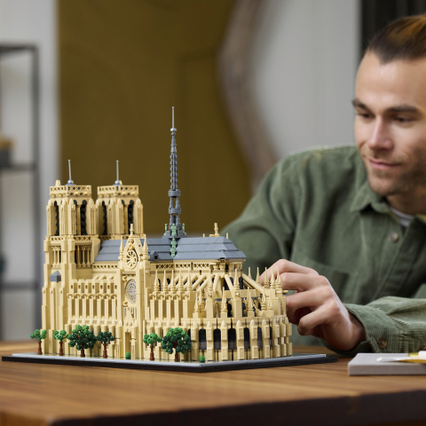 LEGO ARCHITECTURE NOTRE DAME PARIS
