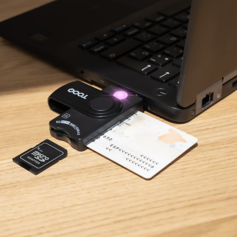 TooQ TQR-3012B lector de tarjeta inteligente USB 2.0