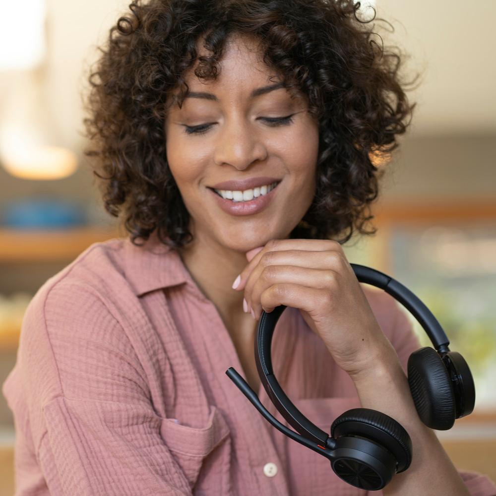 Auriculares Poly Voyager 4320 USB-A Headset + BT700 dongle