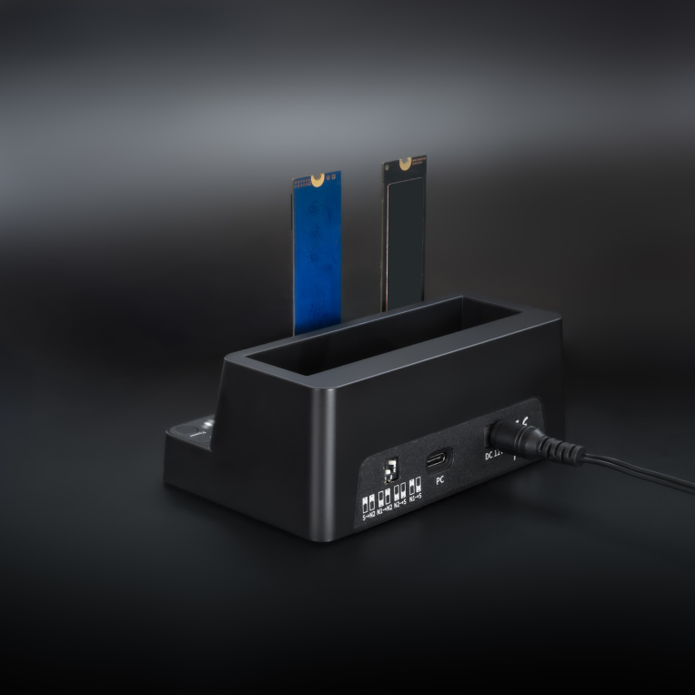 TooQ Docking Station USB-C 3.2 Gen 2 Dos Bahías para SSD M.2 NVMe + Bahía para 2,5"- 3,5" para HDD + Clonador, Negro