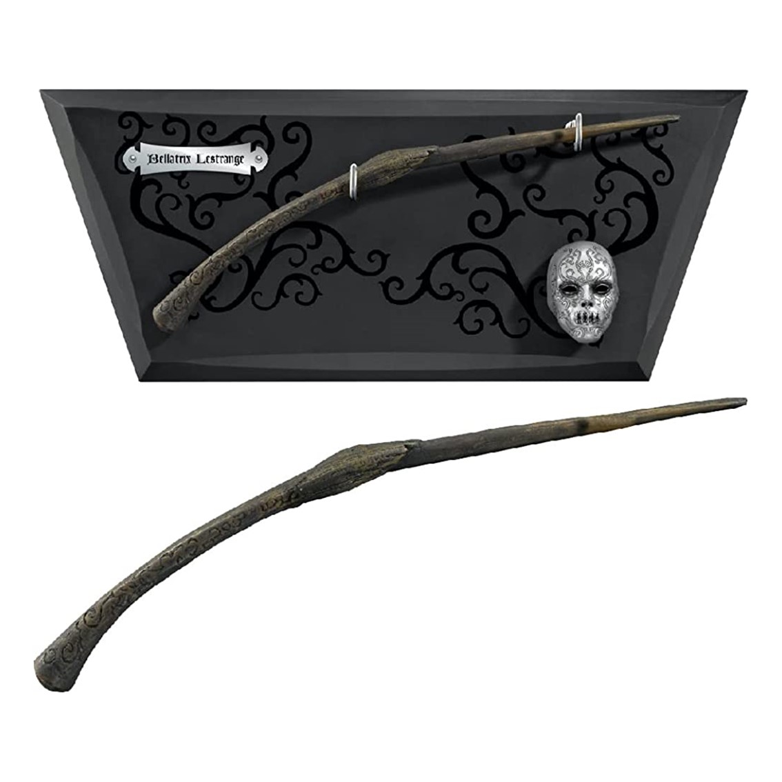 REPLICA THE NOBLE COLLECTION HARRY POTTER VARITA EN EXPOSITOR CON MASCARA BELLATRIX LESTRANGE