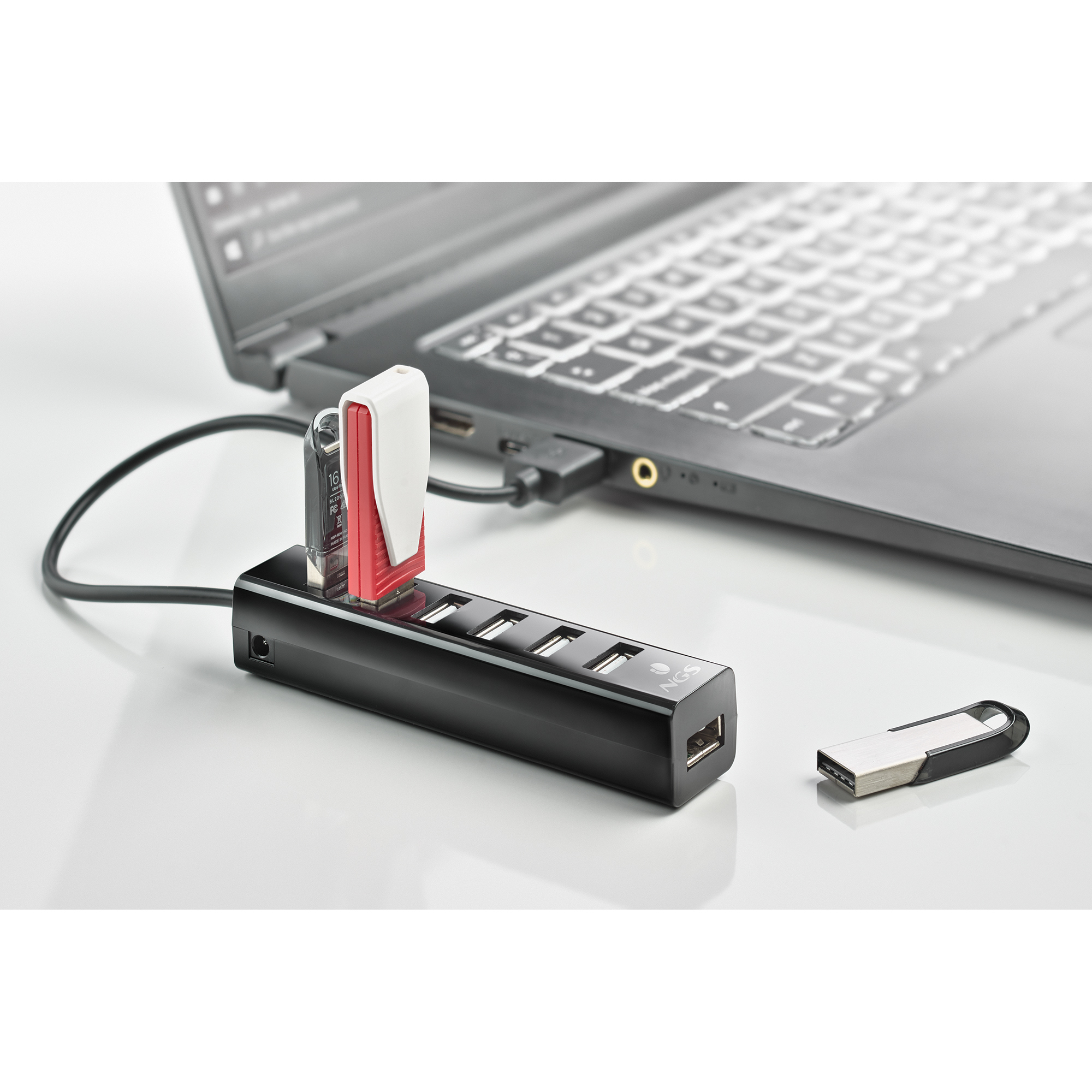 HUB 7 PUERTOS USB 2.0 NGS TINY NEGRO PLUG PLAY/ 480MBPS