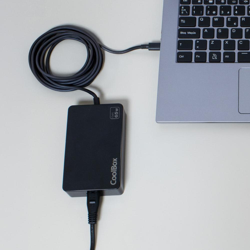 ADAPTADOR CARGADOR DE PORTATIL USB-C COOLBOX 65W GaN